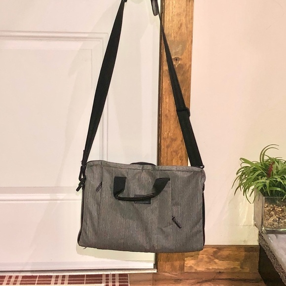 Targus CitySmart Laptop Protective Sleeve … - Picture 8 of 8